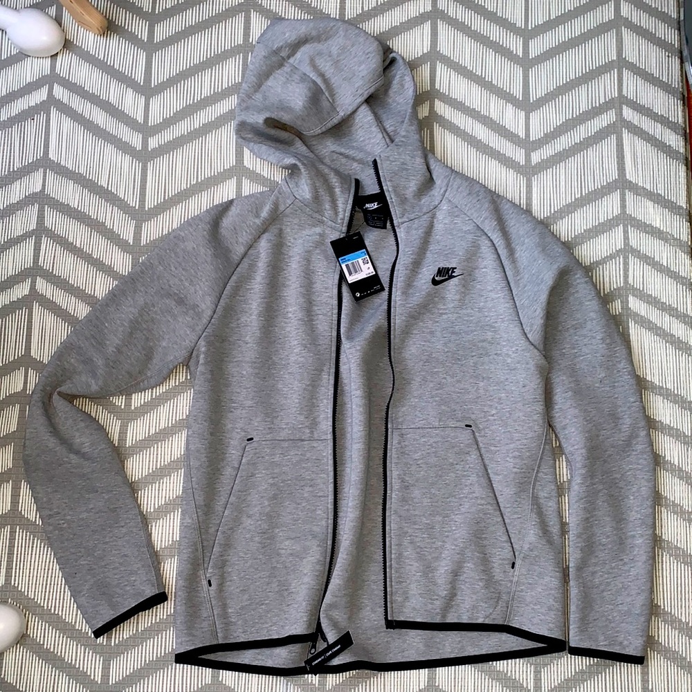 Nike Tech Fleece (Medium)